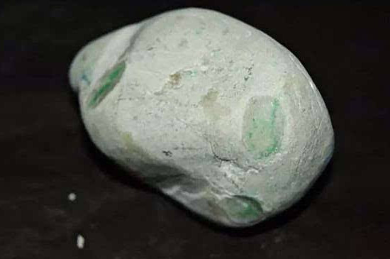 马萨翡翠原石特点  第3张