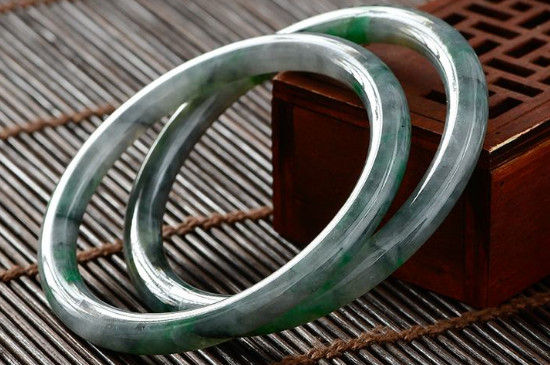 叮当镯一般一手戴几个  第2张