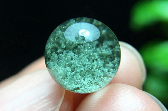 绿幽灵里面有锈红色是什么  第3张