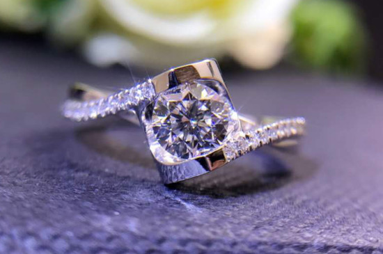 合成碳硅石和钻石的区别  第2张