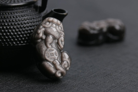 银曜石戴在哪个手上  第3张