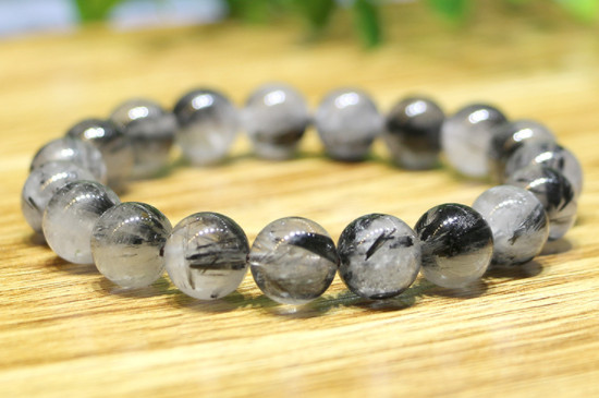 女生佩戴黑发晶的禁忌  第3张