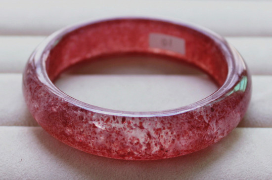 怎么看草莓晶手镯  第2张