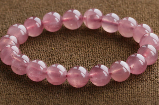 女生粉水晶戴左手还是右手  第3张