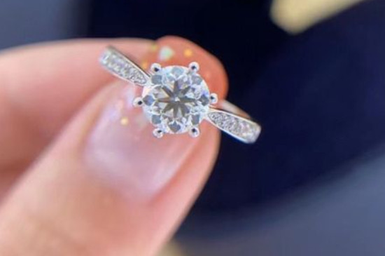 如何挑选结婚钻戒  第2张