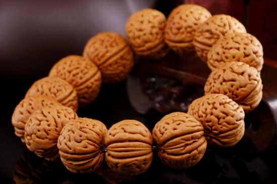 桃核手串怎么盘红  第2张