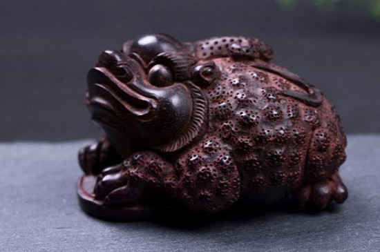 金蟾摆放客厅哪里最好  第7张