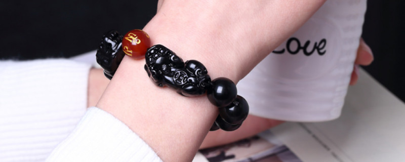 女性戴貔貅头朝哪边  第1张