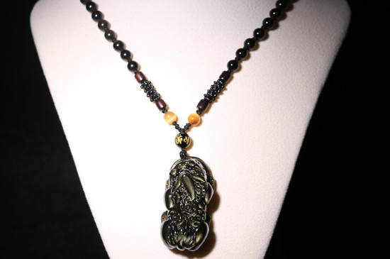 女性戴貔貅头朝哪边  第2张