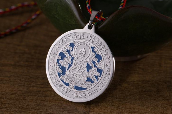 佛牌不要了怎么处理最好，红布佛坛寺庙供奉  第3张