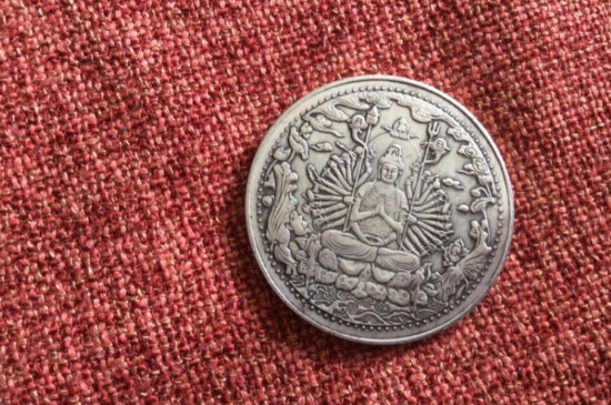 佛牌不要了怎么处理最好，红布佛坛寺庙供奉  第4张