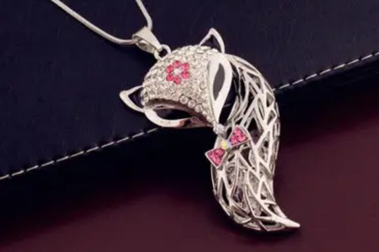 戴狐狸饰品有什么寓意  第2张