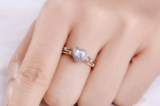 钻戒戴左手还是右手手指 女性  第2张