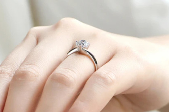 钻戒戴哪个手指头  第3张