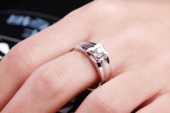 钻戒戴哪个手指头  第4张