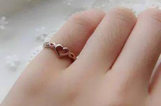 钻戒戴哪个手指头  第2张