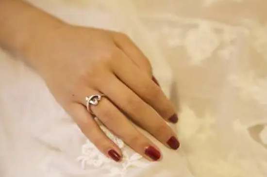 女生带戒指含义  第2张