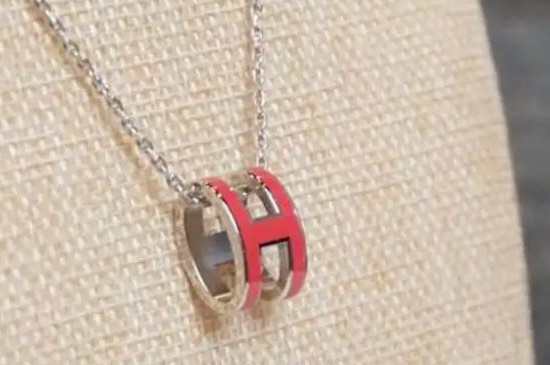 h字母的项链是什么牌子  第2张