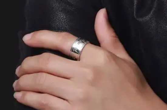 戒指的戴法和意义男  第2张