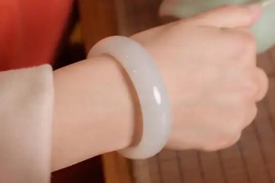 怎样辨别和田玉是真是假  第3张