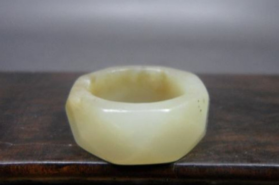 糖沁和田玉什么材质  第2张