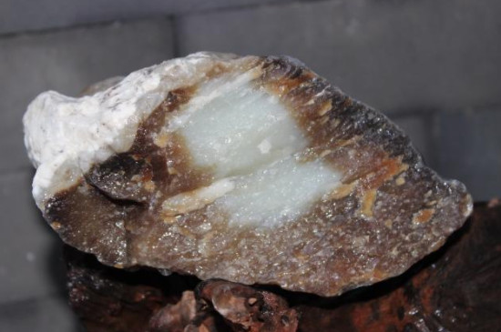 和田玉山料鉴别最简单方法  第2张