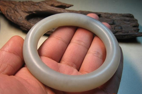 清代和田玉镯子特征  第2张