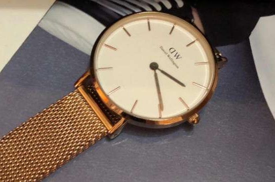 dw玫瑰金钢带手表真假辨别  第2张