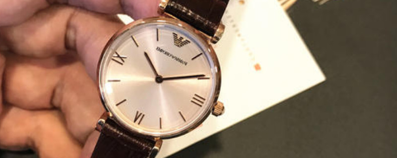 阿玛尼手表调时间图解  第1张