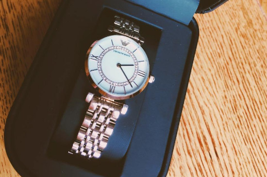 阿玛尼手表买回来怎么让它转  第2张