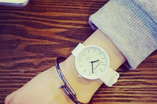 女孩子手表带左手什么意思  第3张