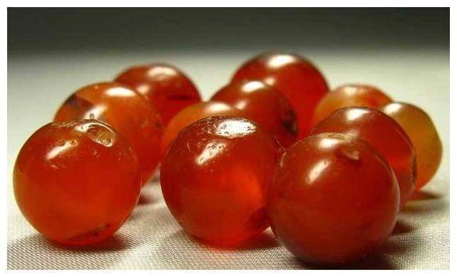 内蒙最值钱的湖泊：湖底铺满玛瑙价值几十亿，如今能随便捡  第5张