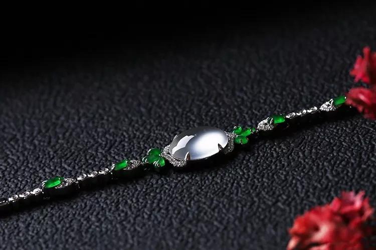 玻璃种翡翠价格一直在上涨，普通人就很难收藏了吗？！  第5张