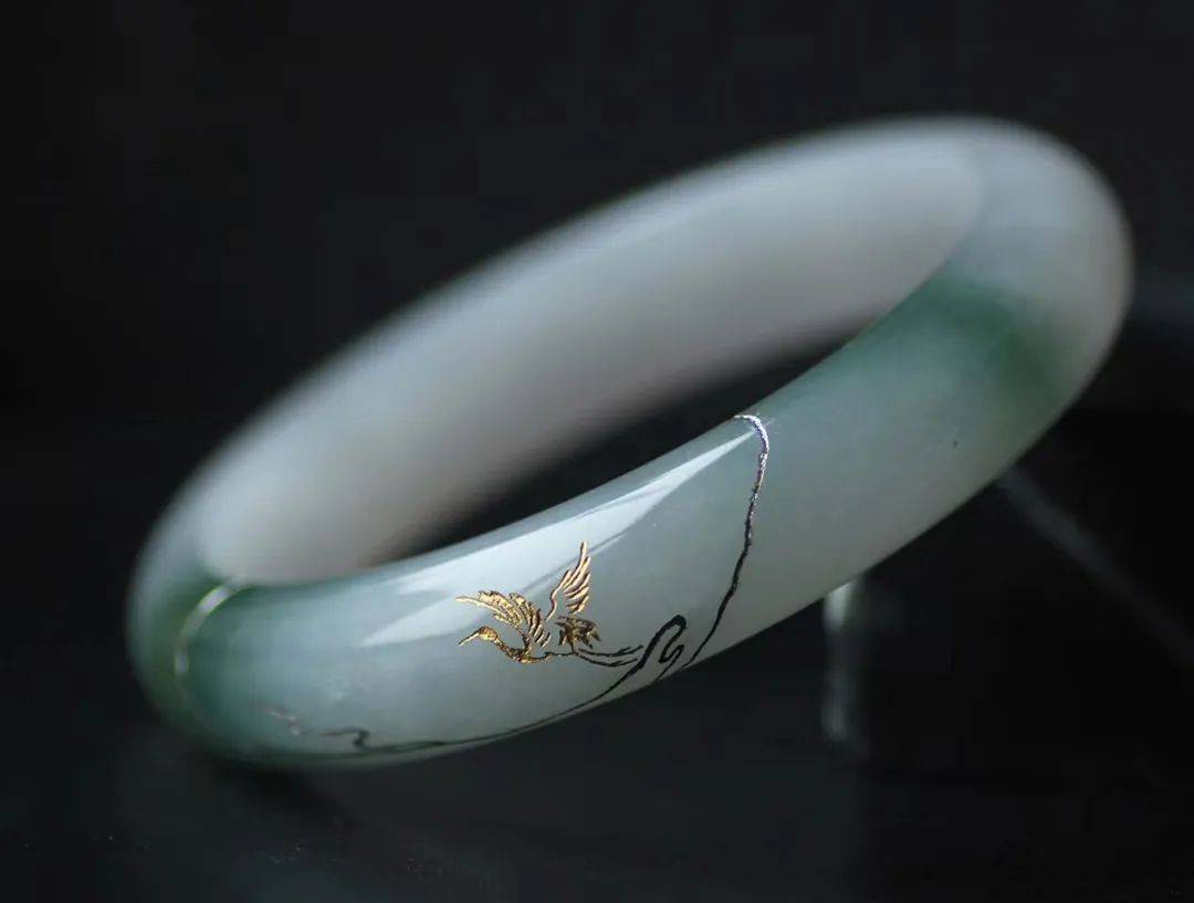 陪伴了7年之久的春带彩手镯摔稀碎，舍不得扔，还能修缮如初吗？  第5张