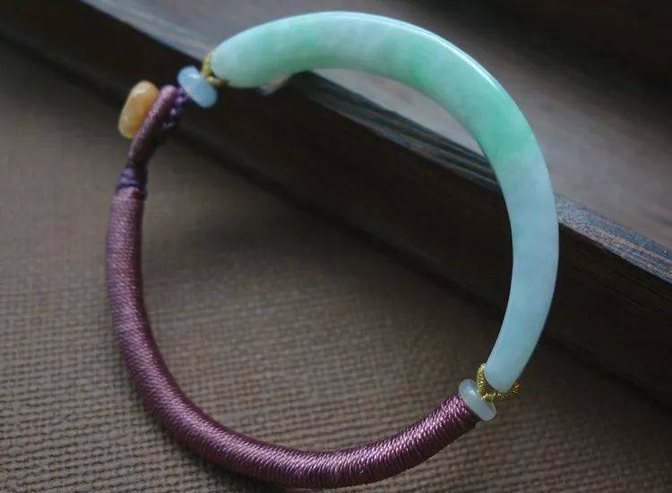 陪伴了7年之久的春带彩手镯摔稀碎，舍不得扔，还能修缮如初吗？  第8张