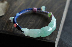 陪伴了7年之久的春带彩手镯摔稀碎，舍不得扔，还能修缮如初吗？  第9张