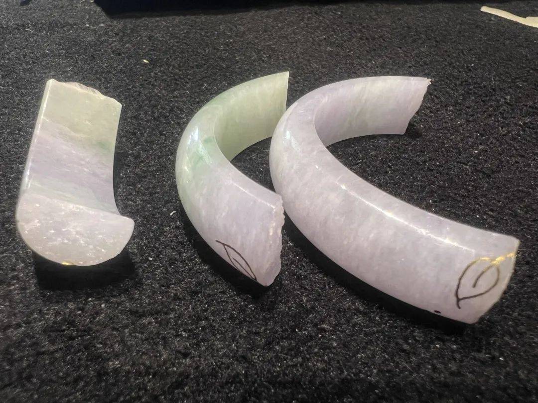 陪伴了7年之久的春带彩手镯摔稀碎，舍不得扔，还能修缮如初吗？  第13张