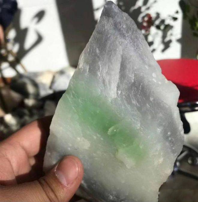 哪些带“绿”的玉石被市场看好呢？  第10张