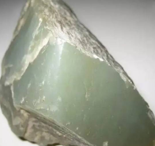 和田玉和新疆和田玉，竟然不是同一个东西？  第5张