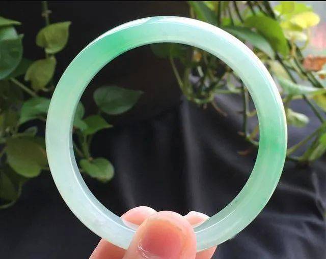 从翡翠到翡翠手镯，你知道它经历了什么吗？  第11张