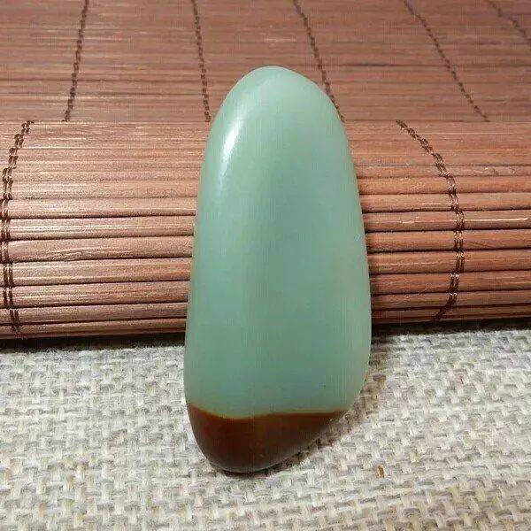 这四种和田玉，打灯看不到结构，难道是假货？  第8张