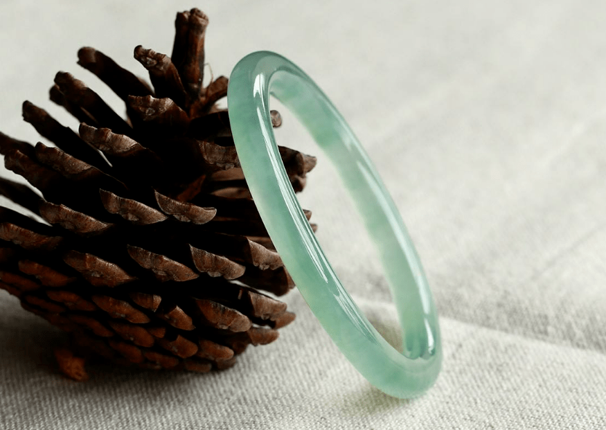 翡翠以绿为贵，无色的冰种翡翠  第3张