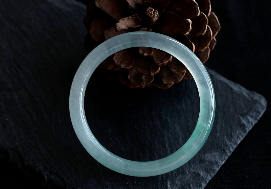 翡翠以绿为贵，无色的冰种翡翠  第4张