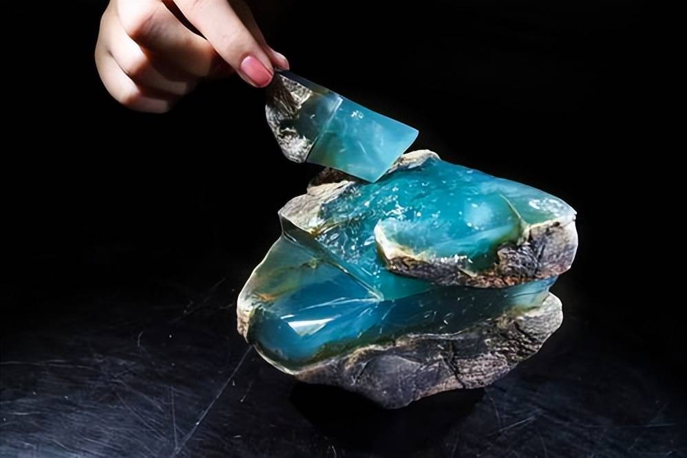 翡翠知识讲解，带你们了解翡翠原石！  第1张