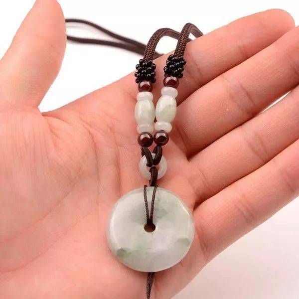 翡翠挂绳搭配全攻略  第8张