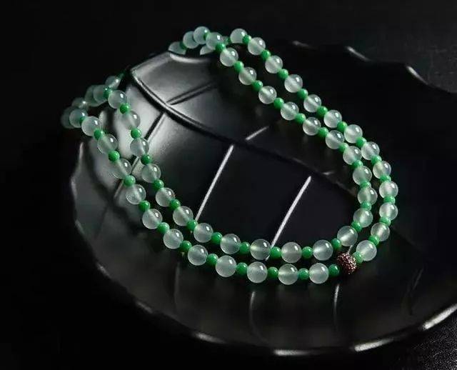 翡翠挂绳搭配全攻略  第7张