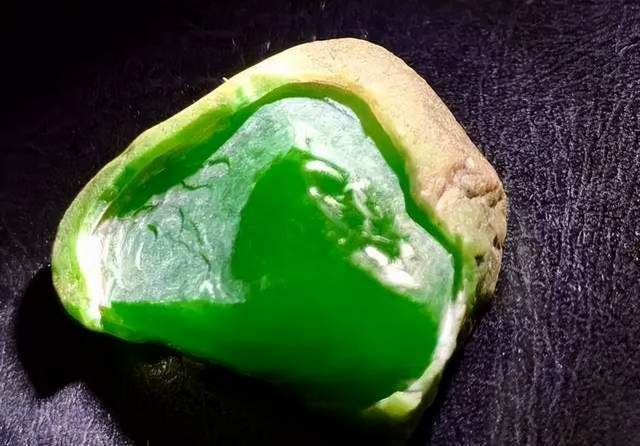 想要“赌石”暴富，这几个技巧你必须掌握！  第2张