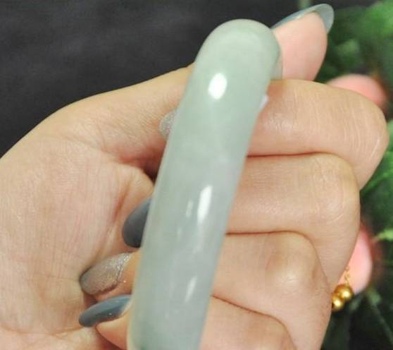 翡翠和玉哪个更好，翡翠贵还是玉石贵  第5张