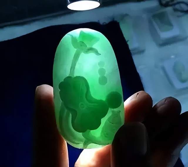 都说翡翠“以绿为贵”，为何这几种价格这么便宜？  第4张