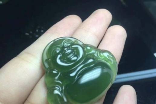 这种玉的高颜值堪比翡翠，价格却比翡翠便宜很多，深受大家喜爱  第5张